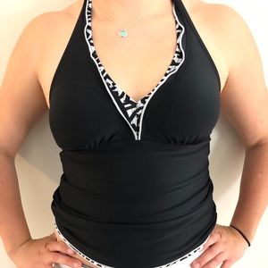 CHIC BLACK AND WHITE BATHING SUIT